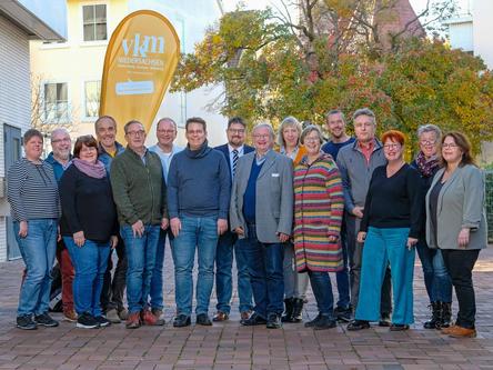 Auf dem Foto ist der gesamte Vorstand vom vkm Niedersachsen zu sehen.